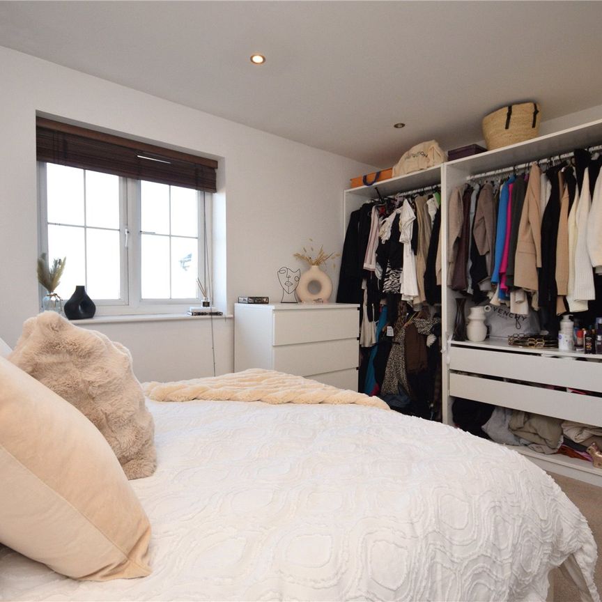 95, Dunlop Avenue, Leeds, West Yorkshire, LS12 6LE - Photo 1