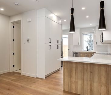 3 Bed Townhouse In Highland Park | Garage | Private Fenced Yard, Pr... - Photo 5