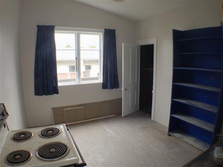 West End - 4 Bedrooms - Photo 2