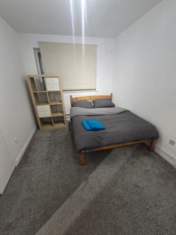 Room in a Shared Flat, Clarence Lane, SW15 - Photo 3
