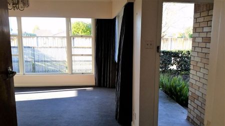 Sunny home - centrally located - Photo 2
