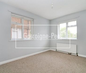 Badshot Lea, Farnham - Photo 2