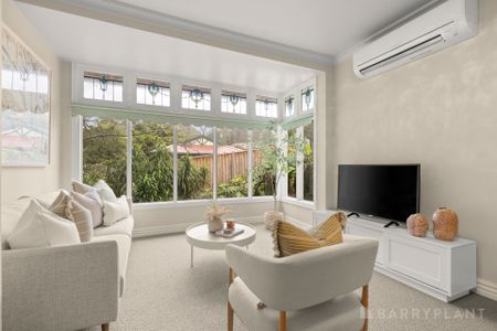 CONVENIENCE AND LOCATION! - Photo 2
