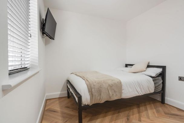 6 bedroom house to rent - Photo 1