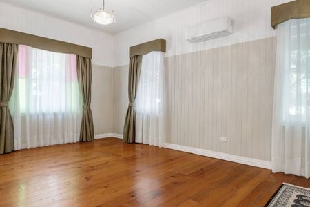 Charming Renovated Eastside Cottage - Photo 3