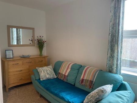 21 Eglinton Lane (STUDENT LET), Portrush, BT56 8DX - Photo 2