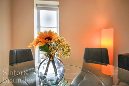 2 bedroom flat to rent - Photo 4