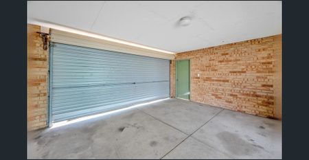 Spacious 4x2 Family Home with Coastal Charm - Photo 3