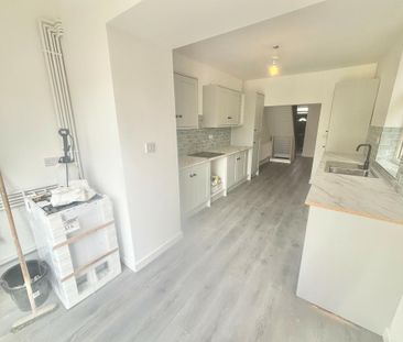 3 bedroom terraced house to rent - Photo 5