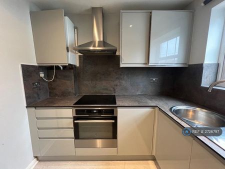 1 bedroom semi-detached house to rent - Photo 2