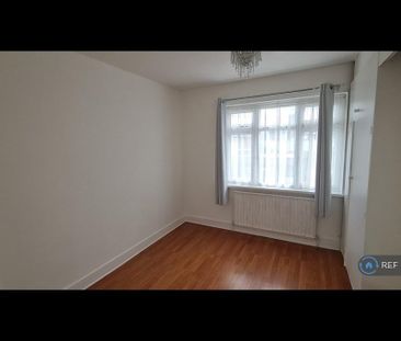 4 bedroom semi-detached house to rent - Photo 5