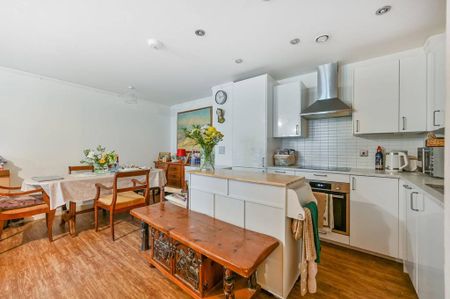 3 bedroom flat to rent - Photo 2