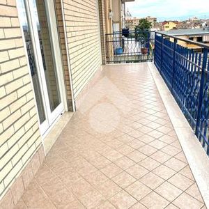 Quadrilocale in affitto - Photo 2