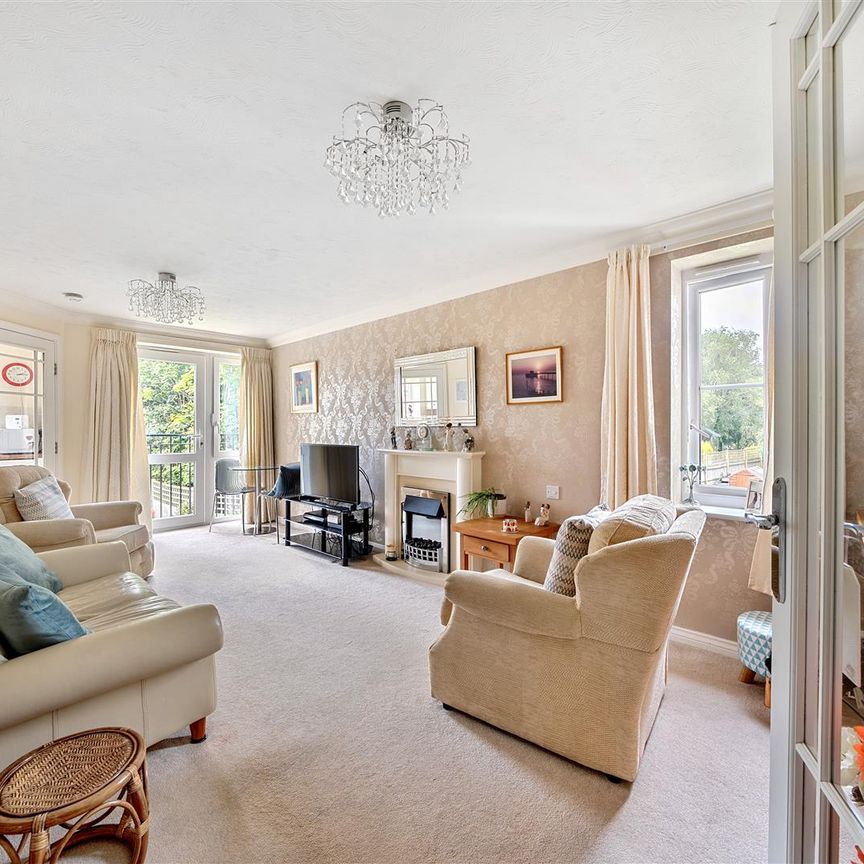 Greenacres Lodge, Warlingham, Surrey - Photo 1
