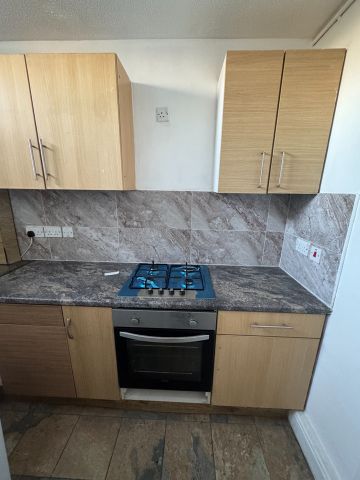 3 Bed Flat, Wick Road, E9 - Photo 4