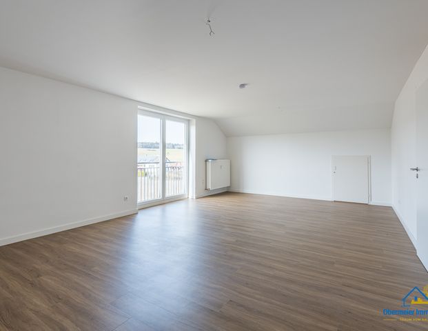 Top-sanierte Dachgeschosswohnung mit Garage und EBK in idyllischer Lage - Foto 1