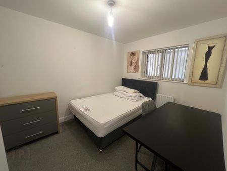 611 College Court Central, 56 King Street, Belfast, BT1 6BZ - Photo 4