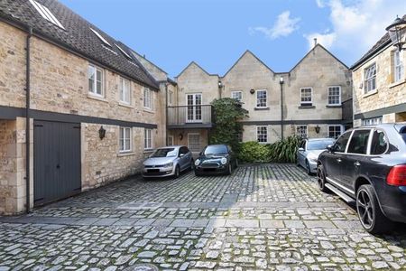 4 bedroom mews to rent - Photo 2