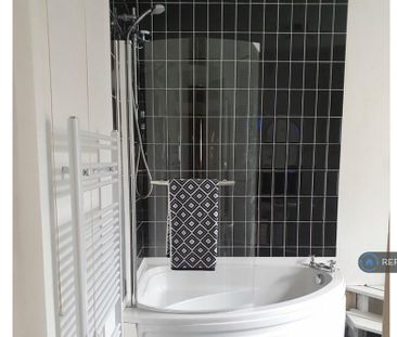 1 bedroom in a house share to rent - Photo 6