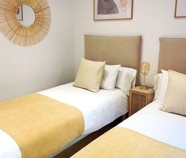 Luxury Apartment for rent in Benahavís, Andalusia - Photo 6