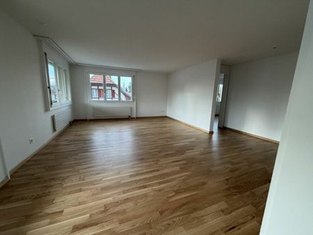Bright 4.5 room apartment with large balcony - Photo 2