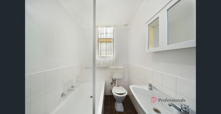 Spacious & Convenient - Photo 5