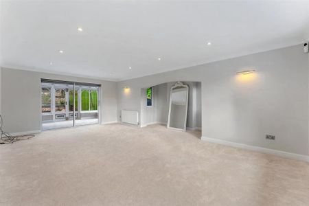 5 bedroom detached house to rent - Photo 2