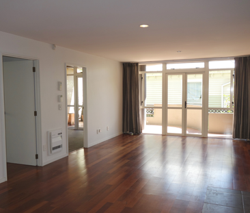 2-Bedroom Apartment in Merivale - Photo 2