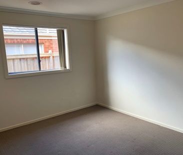 Modern Family Living in a Prime Cranbourne North Location! - Photo 5