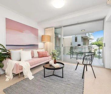 “Contemporary Two-Bedroom Apartment – Prime South Brisbane Location” - Photo 2