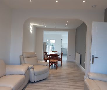 4 Bed Semi-Detached House, Great North Way, NW4 - Photo 1