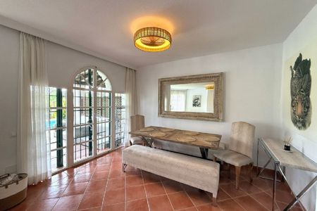 3 Bedroom Townhouse For Rent in Nueva Andalucía, Málaga - Photo 3