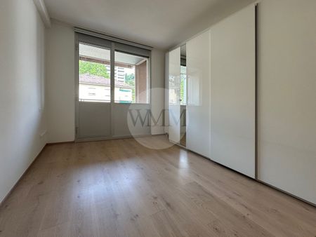 REFINED RENOVATED APARTMENT WITH STUNNING LAKE VIEW - Foto 3