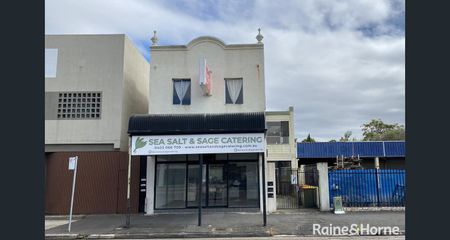 Charming 2-Bedroom Flat in Prime Location - Photo 5