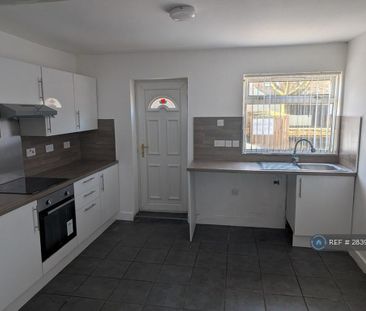 3 bedroom terraced house to rent - Photo 3