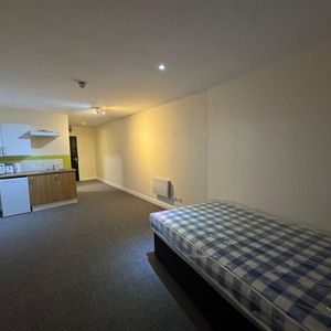 Studio to rent - Photo 2