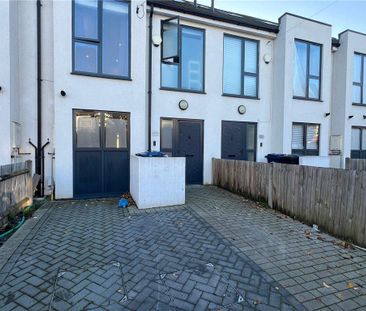 3 bedroom terraced house to rent - Photo 4