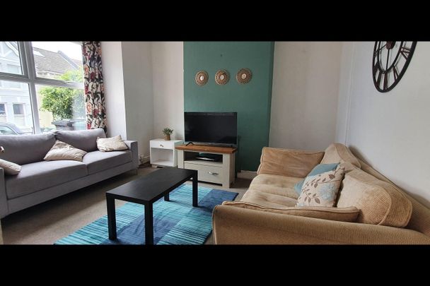 Room in a Shared House, Brading Road, BN2 - Photo 1