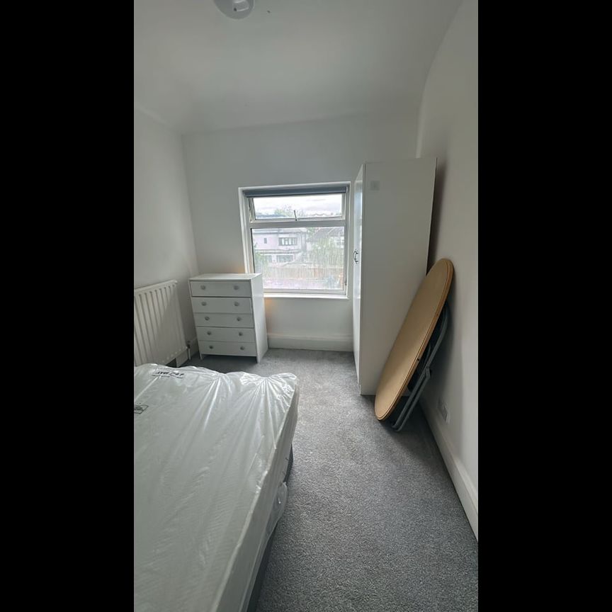 Room in a Shared House, Hendale Avenue, NW4 - Photo 1