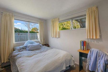 Bright Sunny Four Bedroom House - Photo 3