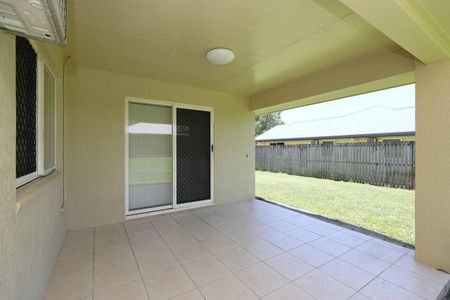 Fully Airconditioned - Two Living Areas - Side Access - Photo 2