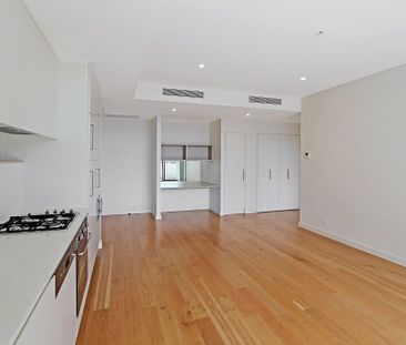 Well Maintained 1 Bed plus Study Desk and Parking! - Photo 3