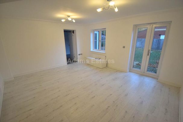 4 bedroom link detached house to rent - Photo 1