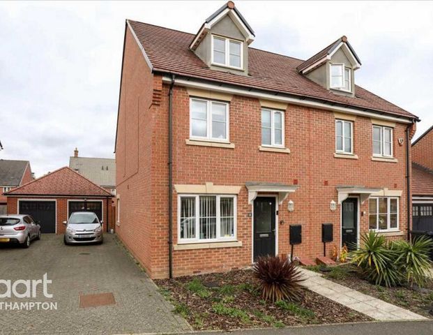 4 bedroom semi-detached house to rent - Photo 1