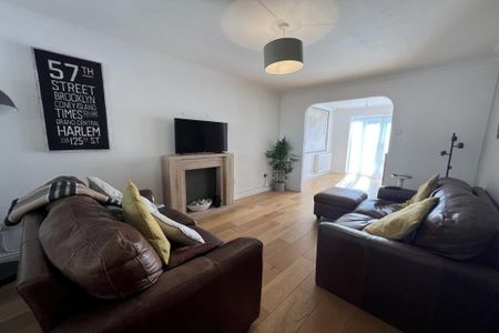 3 bedroom detached house to rent - Photo 2
