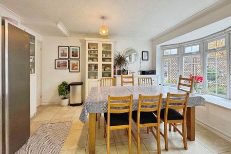 4 bedroom semi-detached house to rent - Photo 5