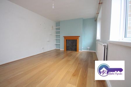 3 Bedroom Flat To Rent - Photo 2
