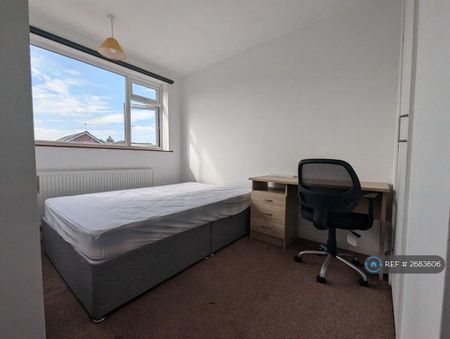 1 bedroom in a house share to rent - Photo 4
