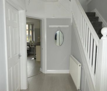 4 bedroom semi-detached house to rent - Photo 4