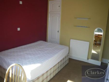 4 bedroom detached house to rent - Photo 2